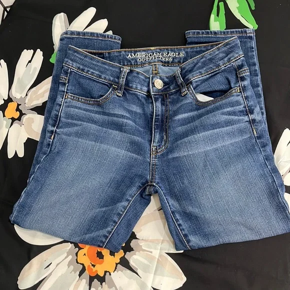 AEO Hi-Rise Jegging Crop Super Stretch Distressed Design Denim Jeans, Size 4 - Picture 2 of 16